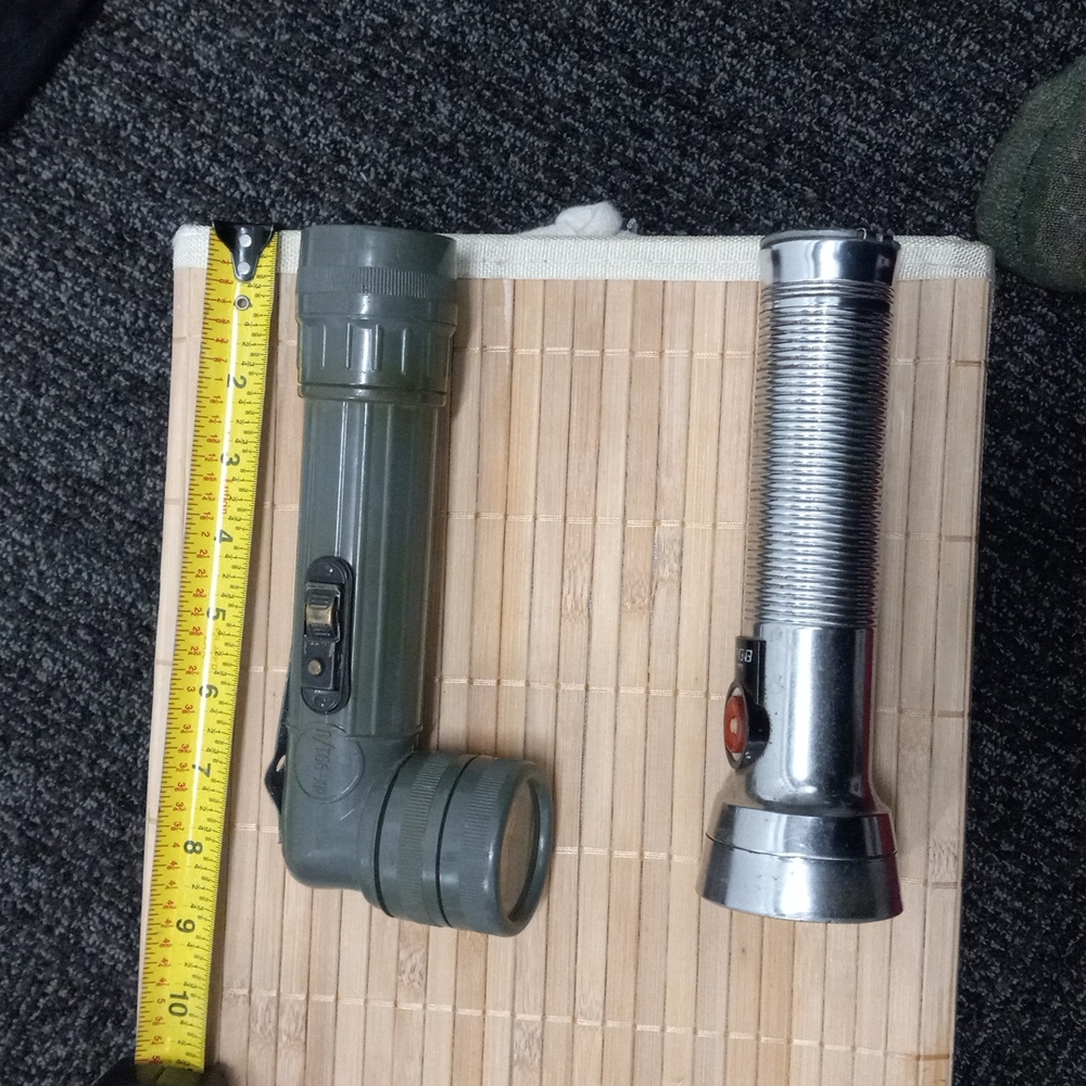 Flashlight 🔦  vintage military & Vtg energizer Flashlight 🔦